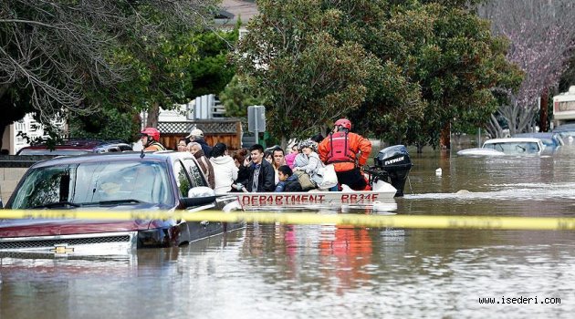 California'da evlerini su basan yaklaşık 200 kişi kurtarıldı