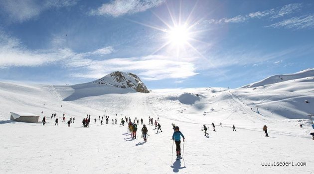 Hakkari'de 5 bin 100 öğrenci kayak eğitimi alıyor