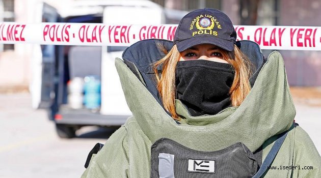 Kadın bomba imha uzmanının 'ağır yükü'