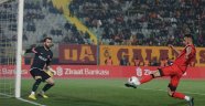 Galatasaray Karşıyaka deplasmanından 3 puanla ayrıldı..