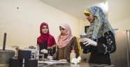 Gazzeli kadın mühendislerlerden kendini onaran asfalt!
