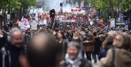 Paris sokaklarından çatışma manzaraları 